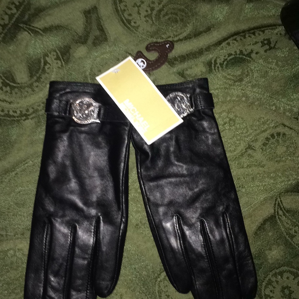 Mk black leather gloves